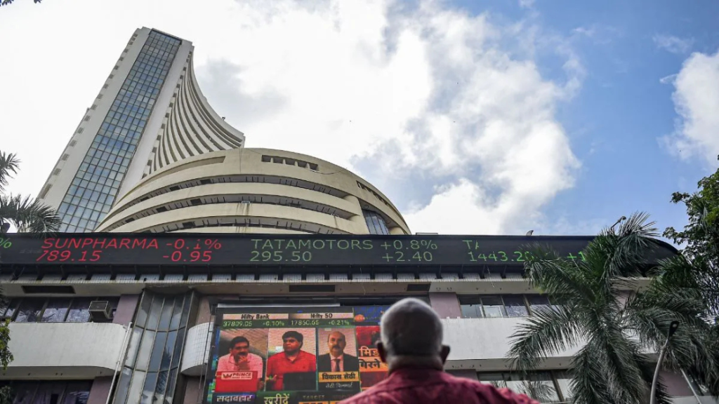 Sensex fell 200 points, Nifty 42 points
